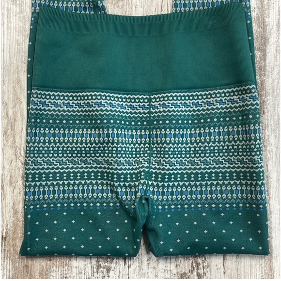 Fabletics Dark Jade High-Waisted Fair Isle
Leggings - Picture 4 of 8